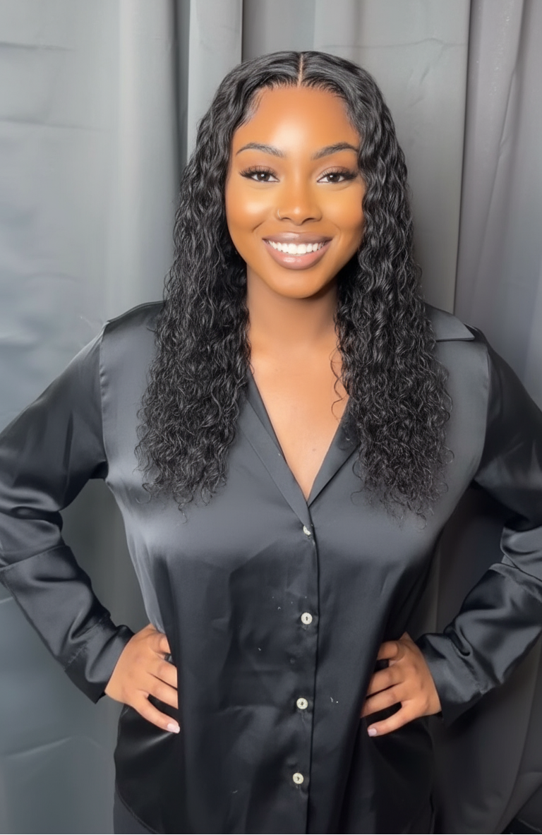 Version deux mains sur les hanches